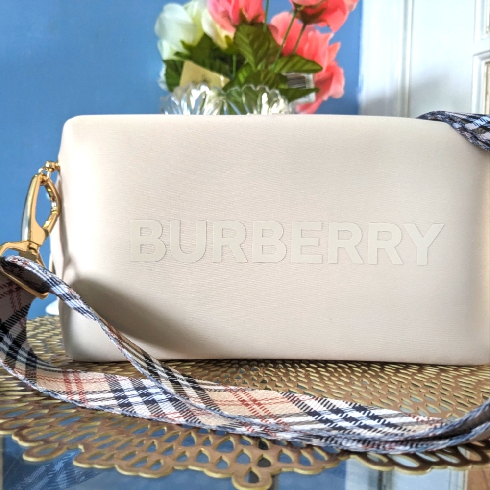 Burberry - Picture 3 of 11